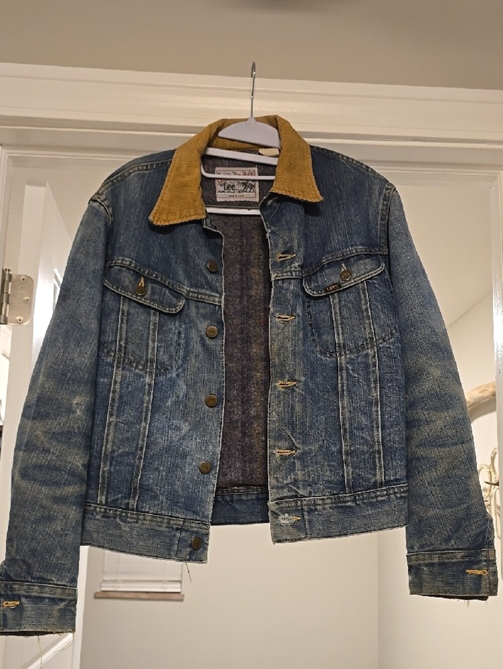 Lee Storm Rider Denim Jacket with Tan Corduroy Collar (1980-1985) - Picture 3 of 12